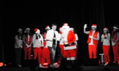 arriv&eacute;e du p&egrave;re noel apr&eacute;s le spectacle 